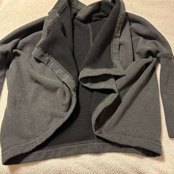 Lululemon It Makes Two Wrap Heathered Black Gray Fleece Open Front - Picture 12 of 15